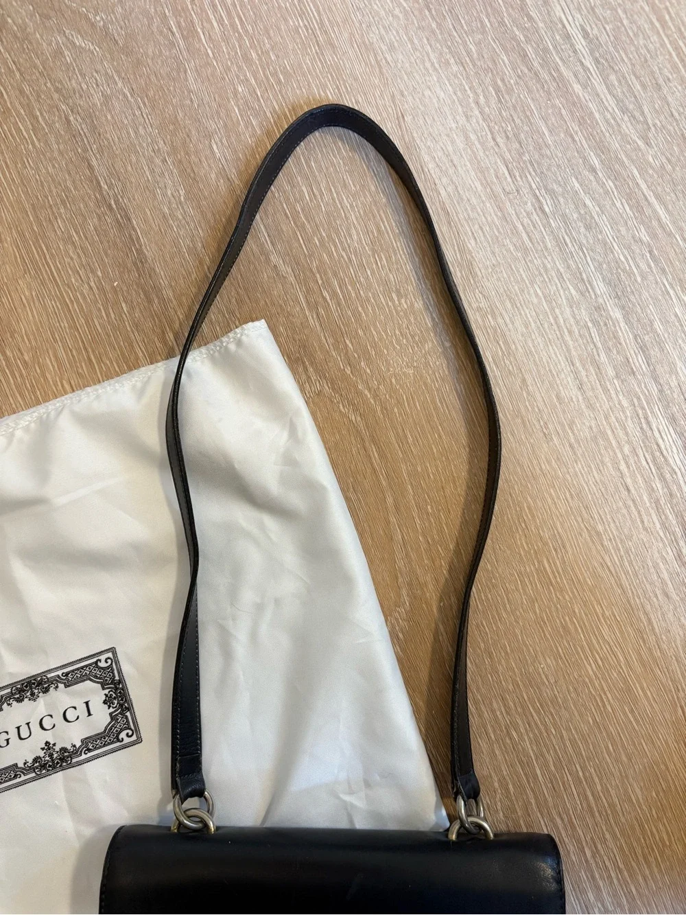 Vintage Gucci Black Leather Shoulder Bag with Silver Interlocking G - Picture 4 of 15
